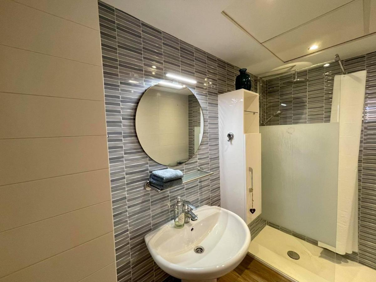 2 Bed Penthouse Apartment - Sea Views - Sleeps 4 菲内斯特拉特 外观 照片